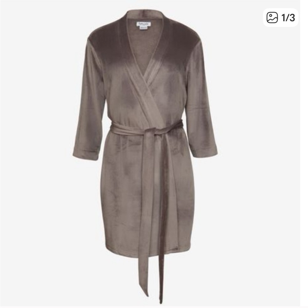 Splendid velour 35” robe NWT